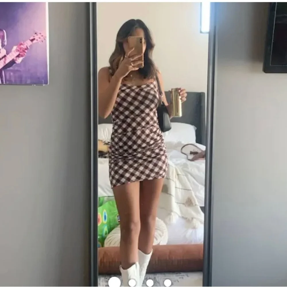 URBAN OUTFITTER Clairs Ruched Mini Dress - Picture 2 of 4